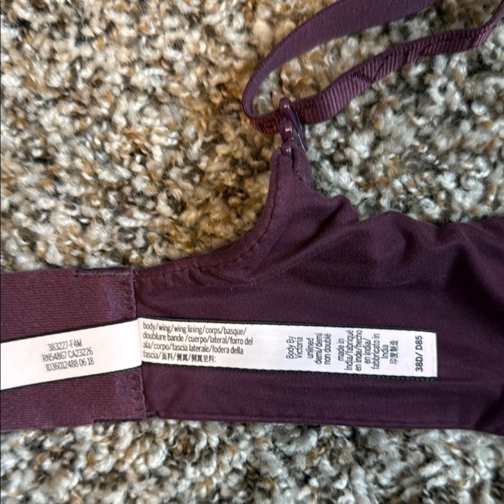 EUC Victorias Secret Elegant Purple Lace Bra - 38D​​ - Picture 9 of 9